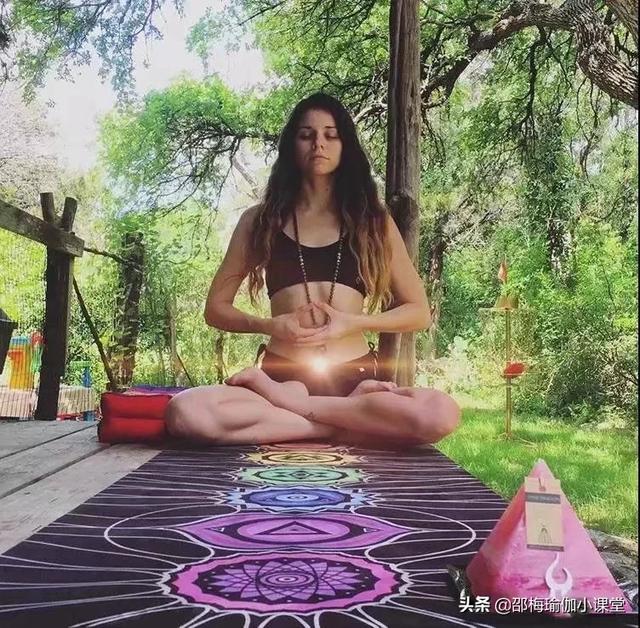 瑜珈视频教程（适合中老年瑜伽视频教程）