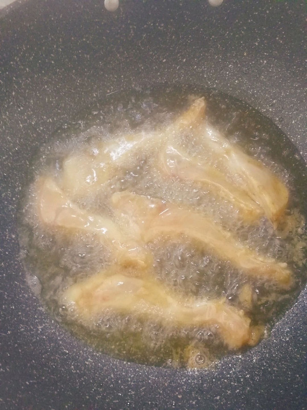 草鱼的做法简单又好吃（砂锅草鱼的做法简单又好吃）