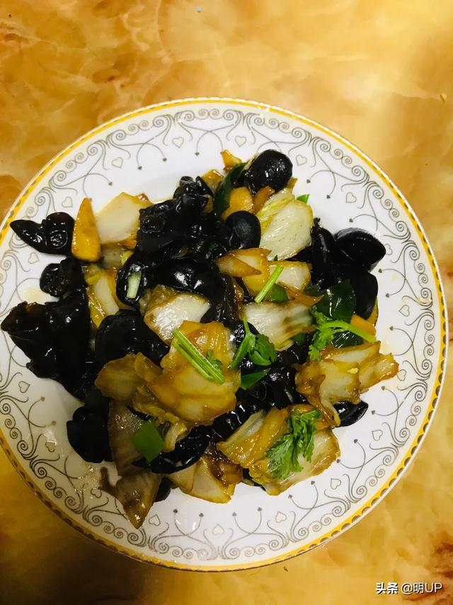 减肥食谱一周瘦10斤（营养减肥食谱一周瘦10斤）